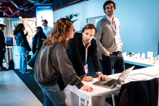 Advice at a L’Hypersanté 2026 stand